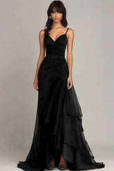 Dunkelbraunes Spaghettiträger-Kleid mit einer Linie und Rüschen